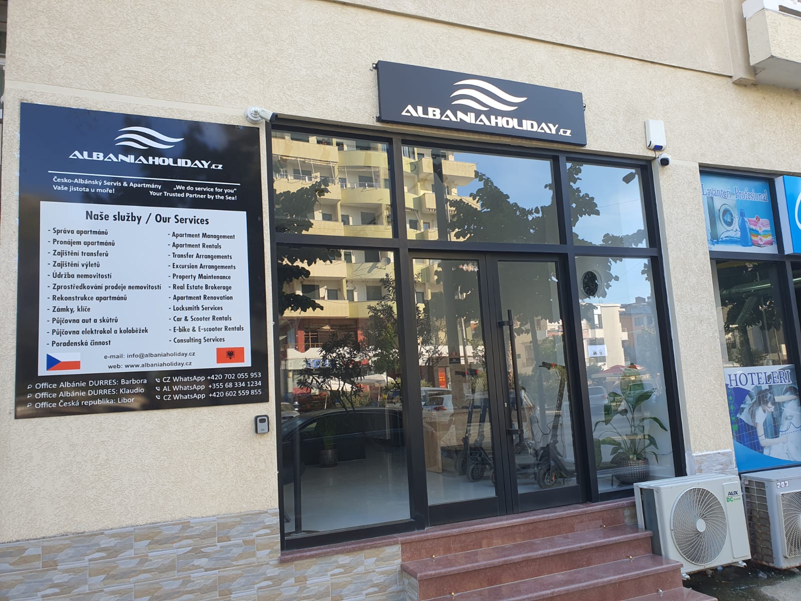 office_albaniaholiday